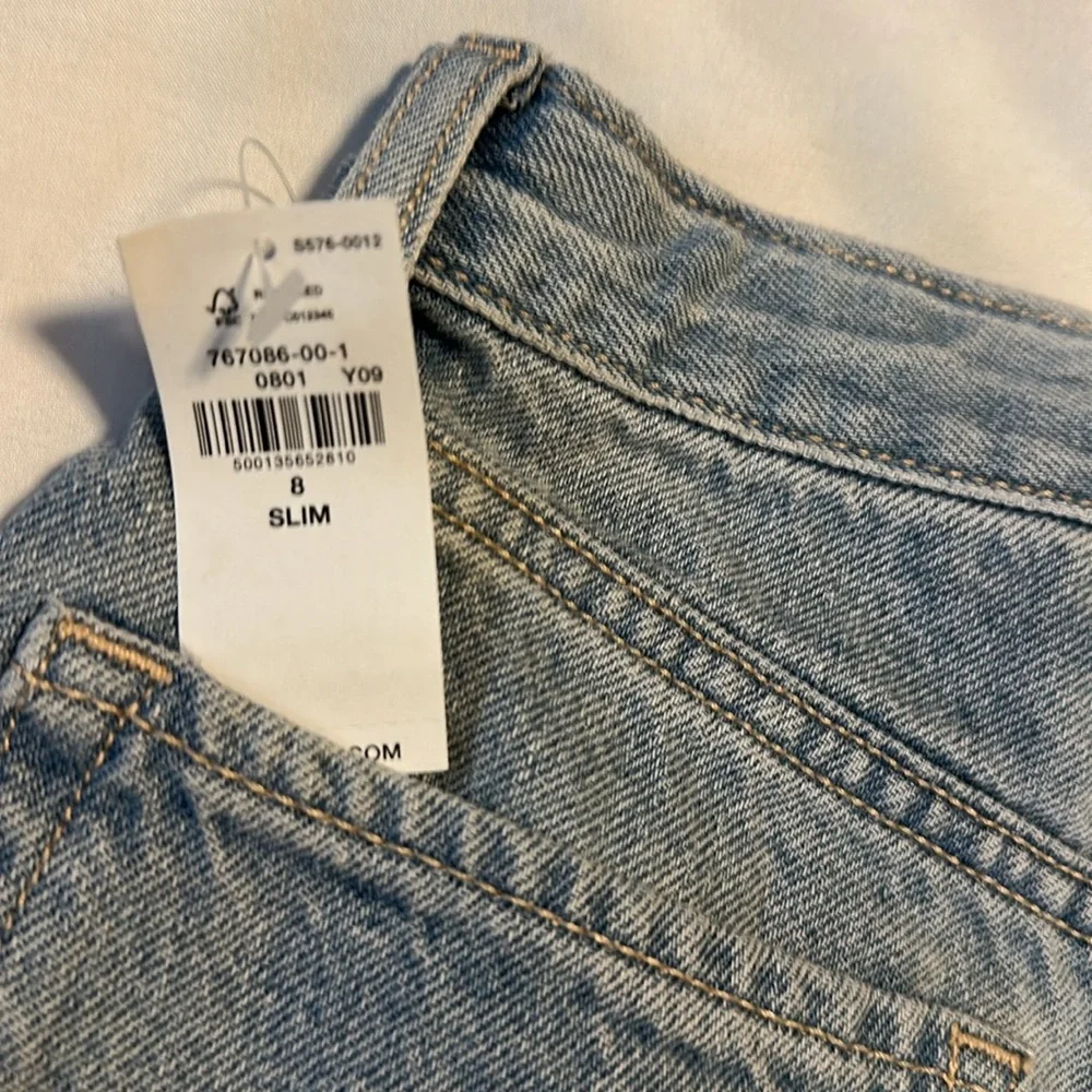 Girl’s Old Navy Mid Rise Light Blue Denim Shorts Size 8 Slim